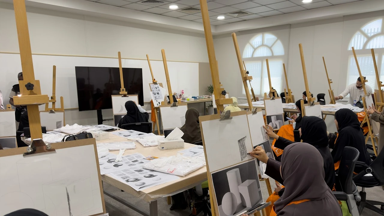 برنامج بالفن نرتقي يحسن مهارات رسم الطبيعة الصامتة